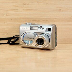 Fujifilm FinePix A205 Digital Camera Silver 2.0MP 3x Zoom Tested Works